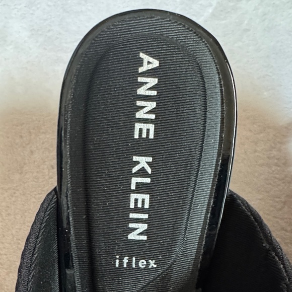 NWOT Anne Klein Black Textured Mules - Picture 4 of 6